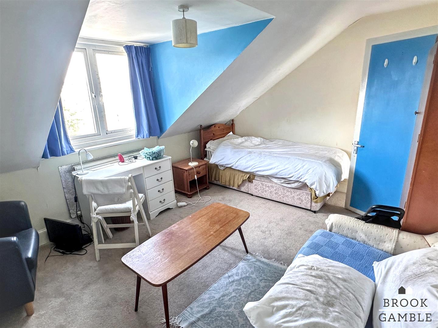 4 Bedroom House - Terraced. Willowfield Square in Eastbourne,  17